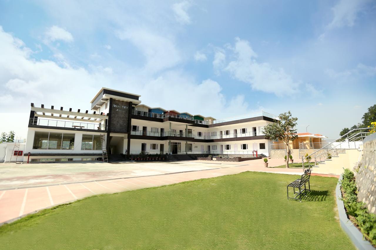 Nauka Hills Resort Clement Town Exterior photo